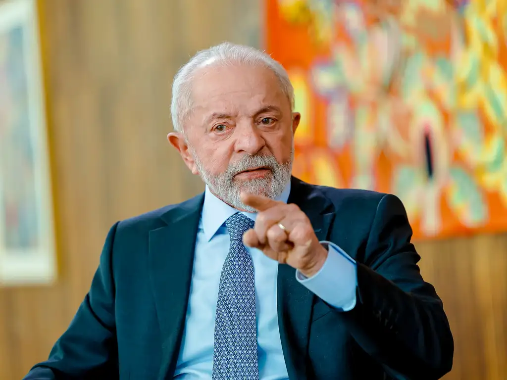 Lula reorganiza governo enquanto mercado reage a pressões externas